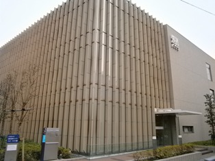 Здание центра обследования и лечения японского медицинского университета